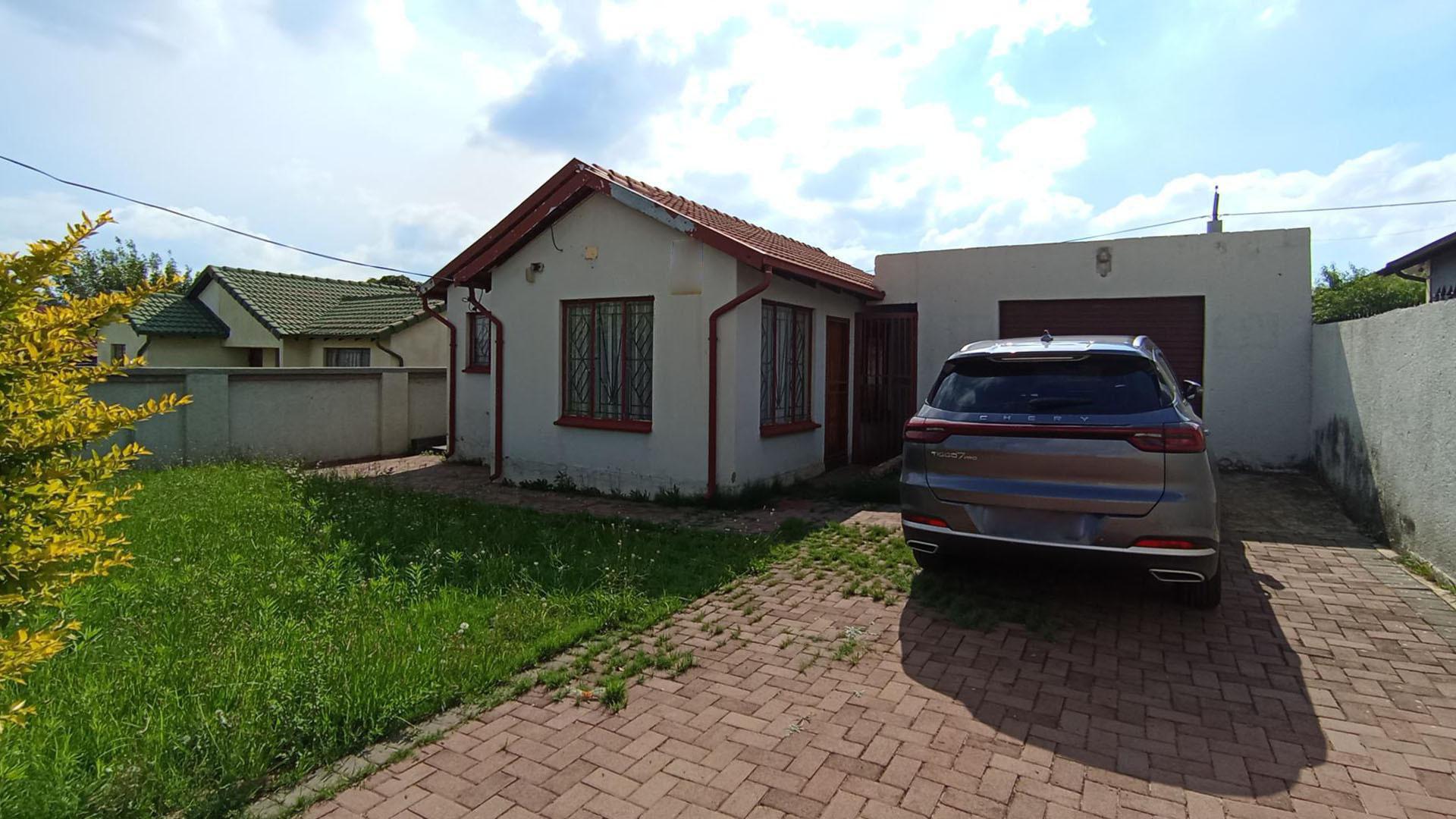 Front View of property in Lotus Gardens