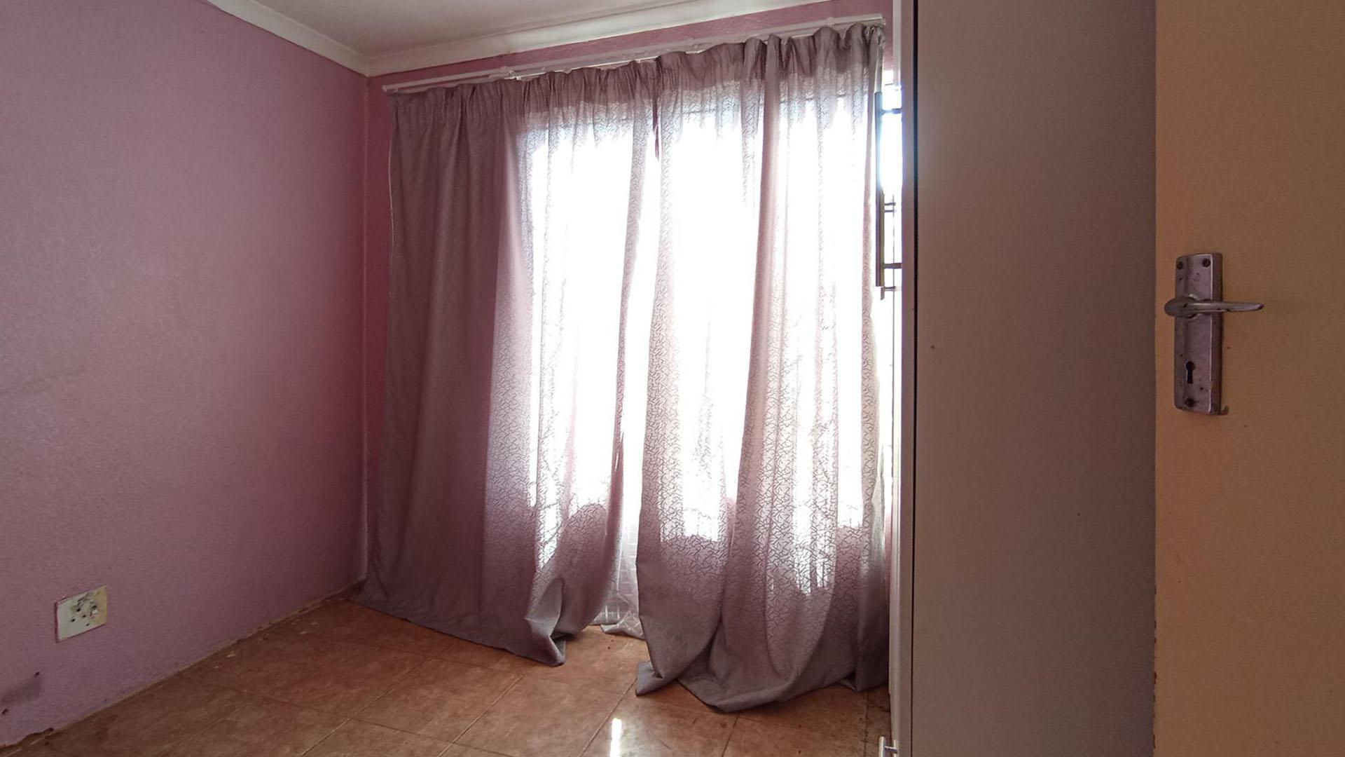 Bed Room 3 of property in Lotus Gardens