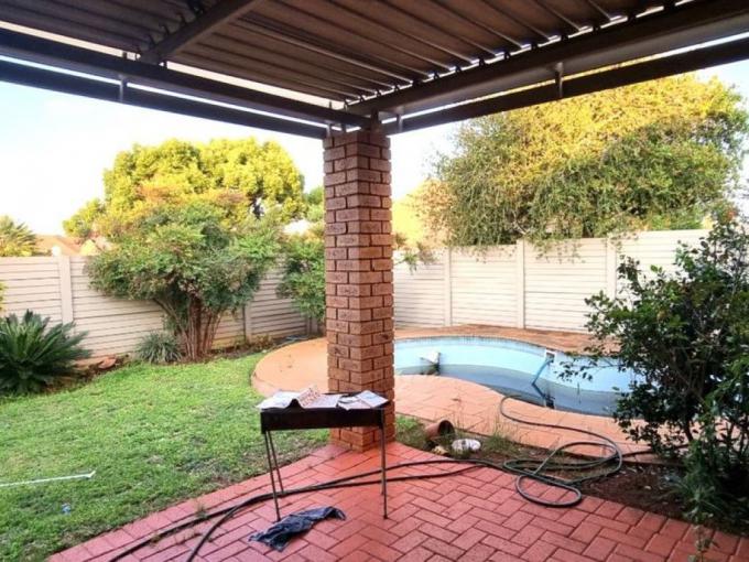 3 Bedroom Simplex for Sale For Sale in Doornpoort - MR541219