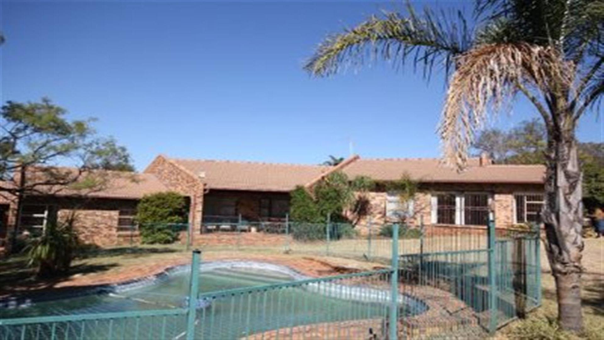 Front View of property in Ruimsig