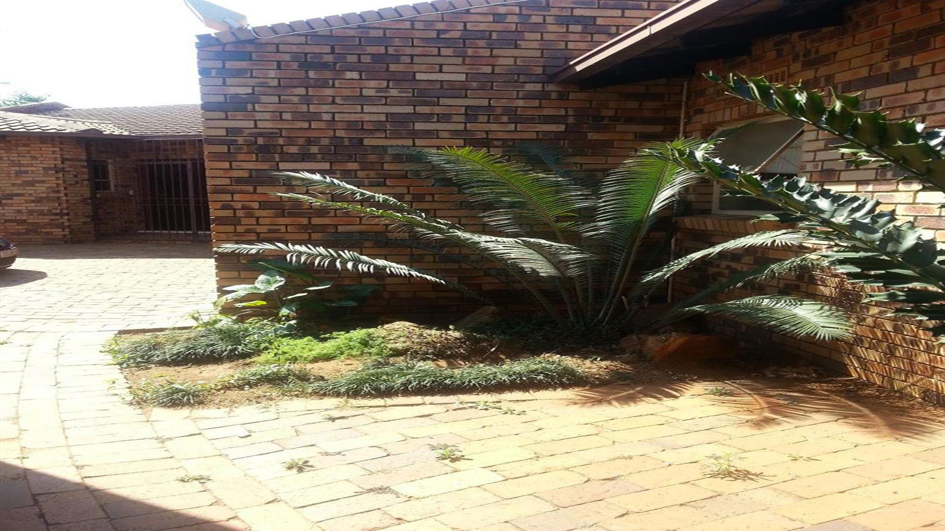Front View of property in Ruimsig
