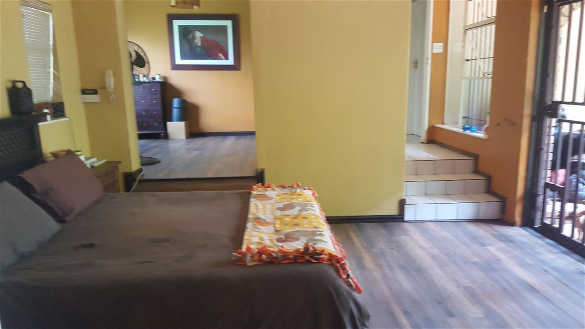 Main Bedroom - 16 square meters of property in Ruimsig