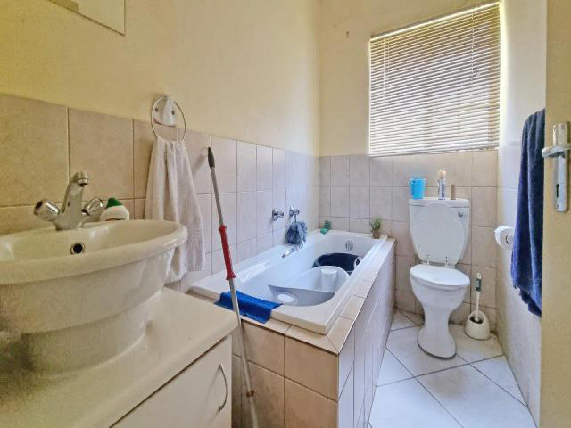 Bathroom 2 of property in Vanderbijlpark
