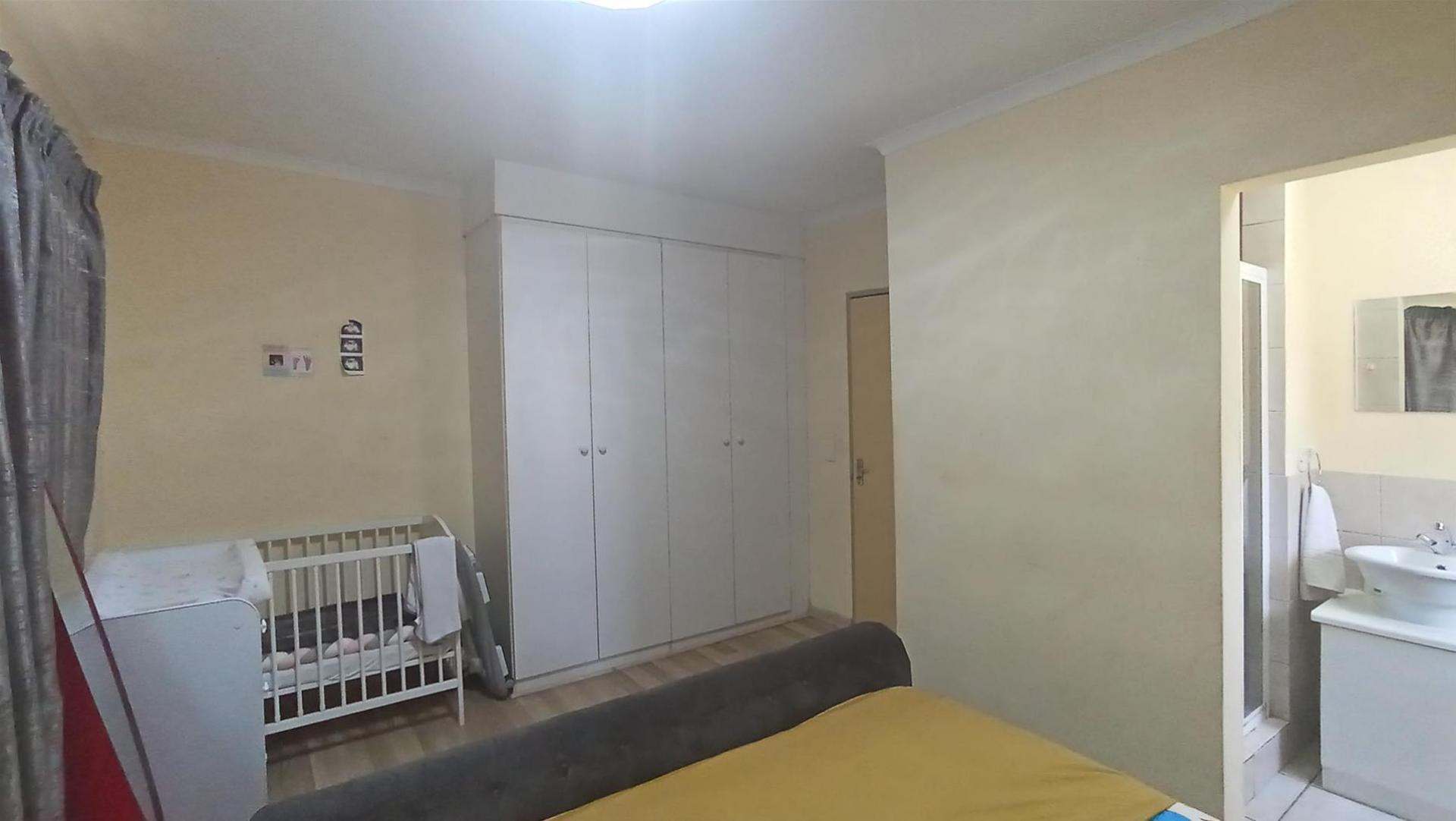 Main Bedroom - 18 square meters of property in Vanderbijlpark
