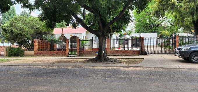 4 Bedroom House for Sale For Sale in Hermanstad - MR541563