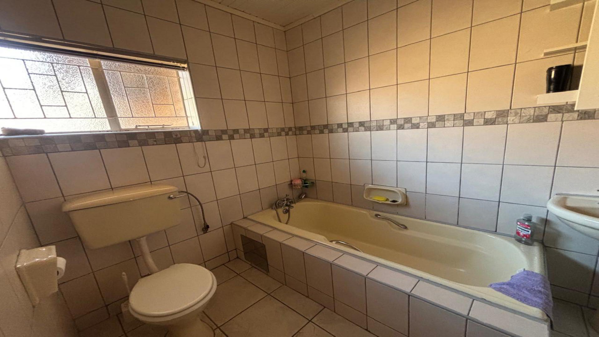 Bathroom 1 of property in Kimberley