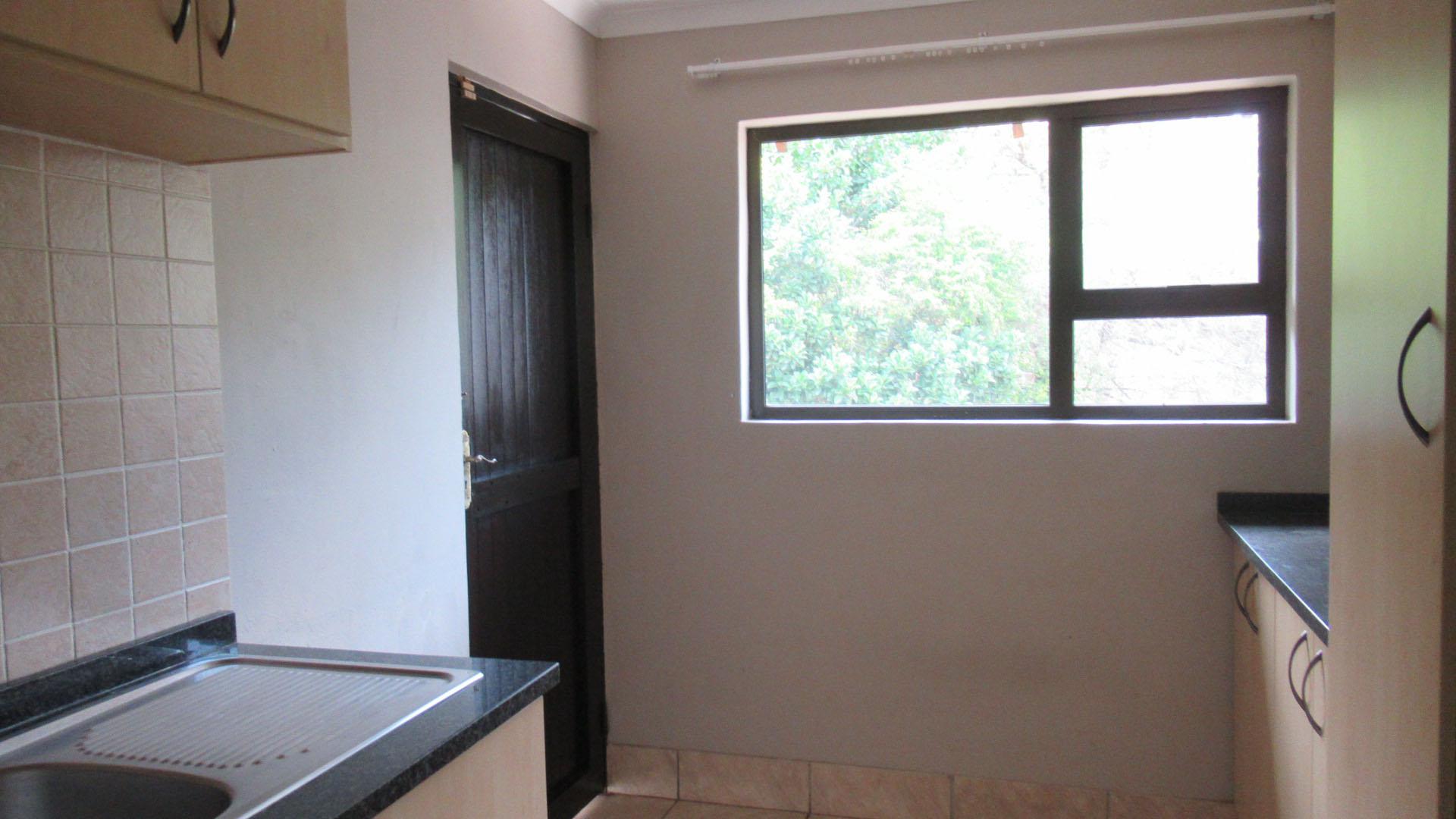 Kitchen - 19 square meters of property in Clubview