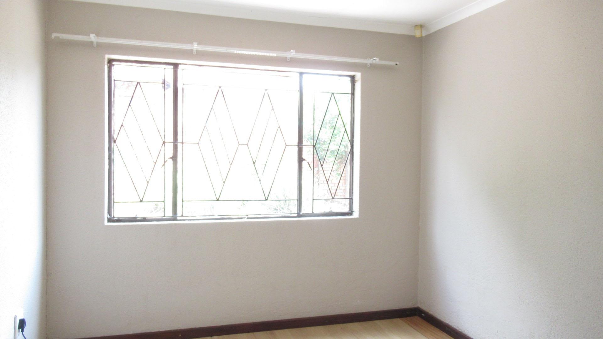 Main Bedroom - 13 square meters of property in Clubview