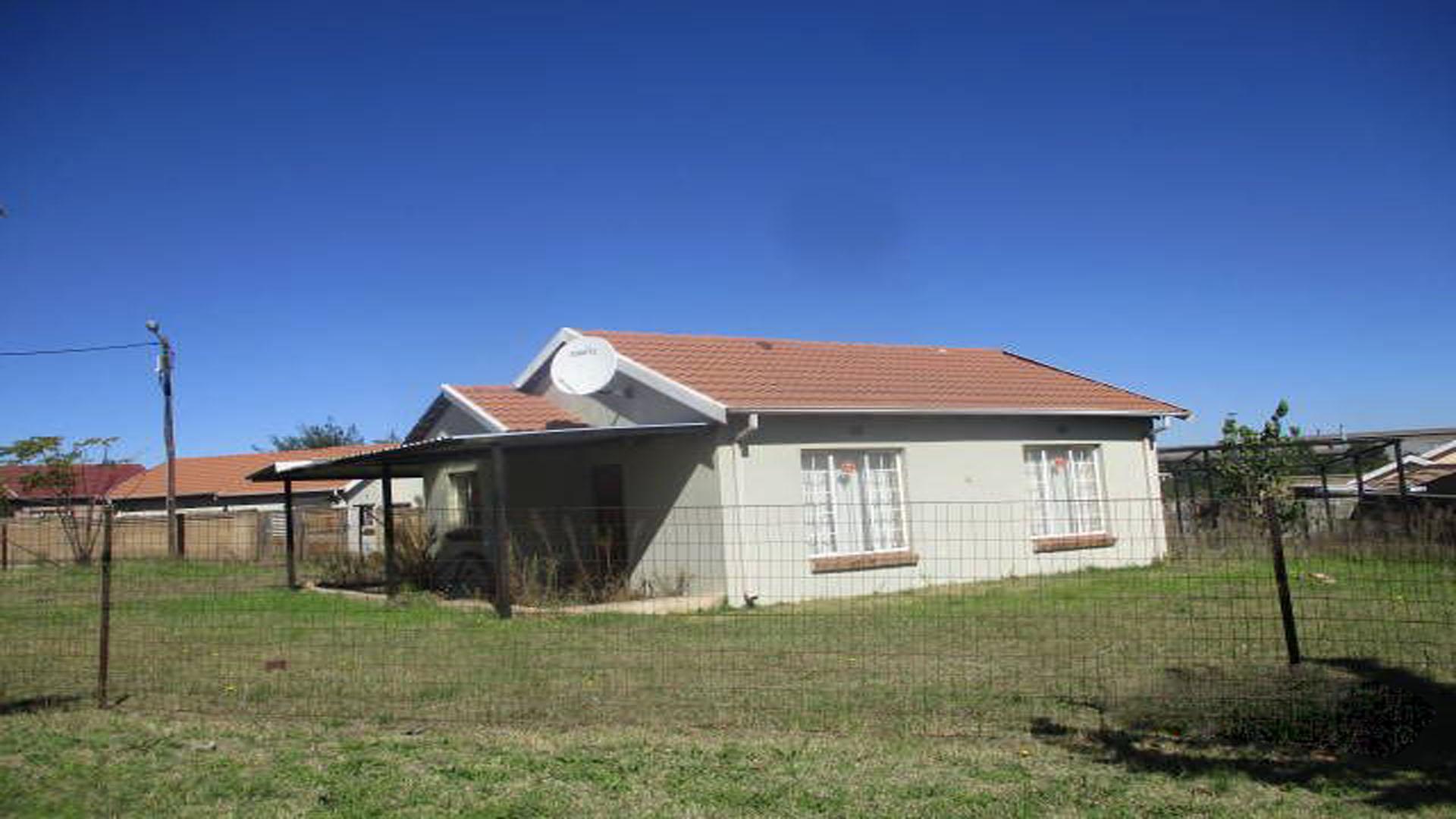 Front View of property in Middelburg (EC)