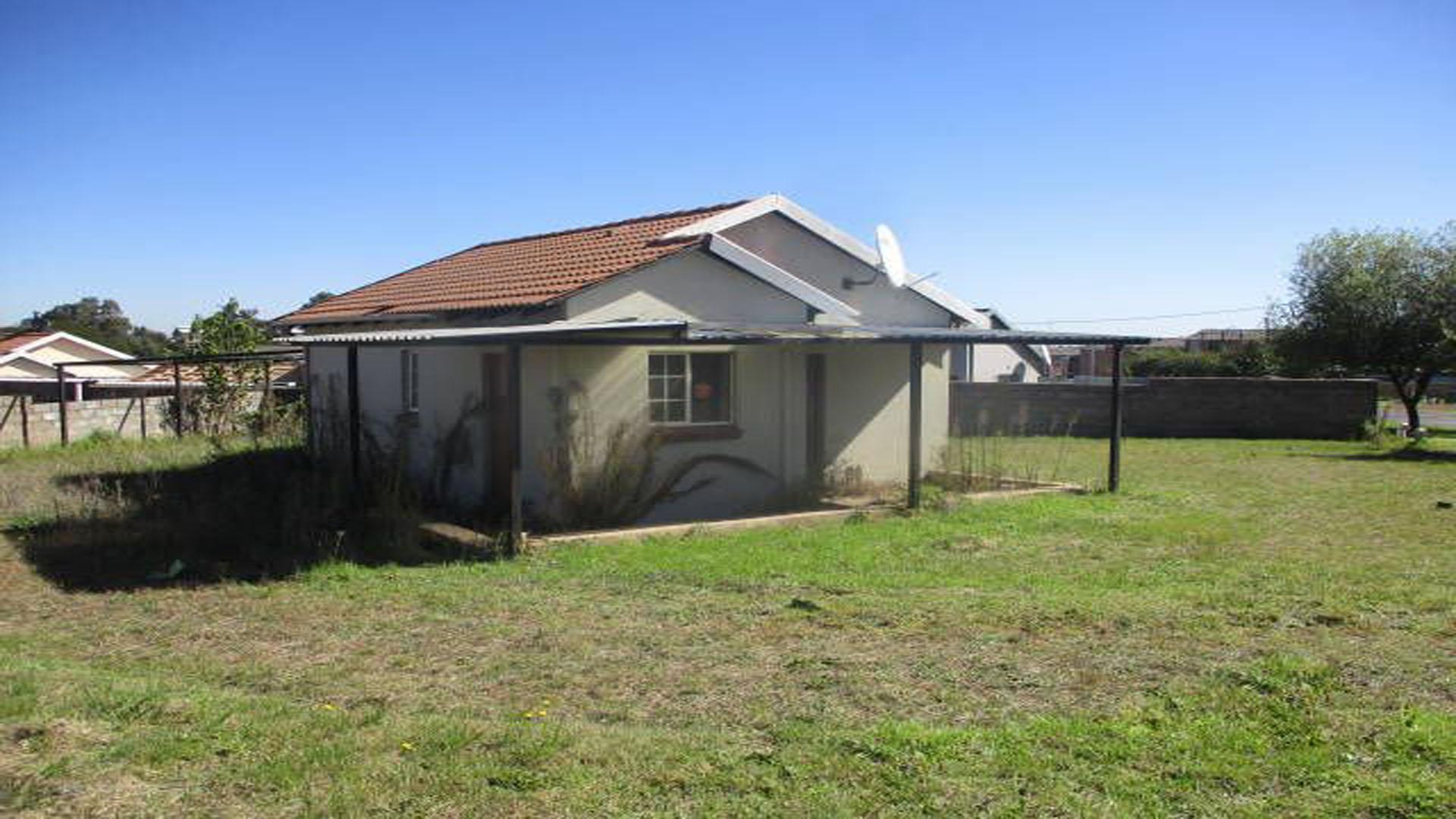 Front View of property in Middelburg (EC)