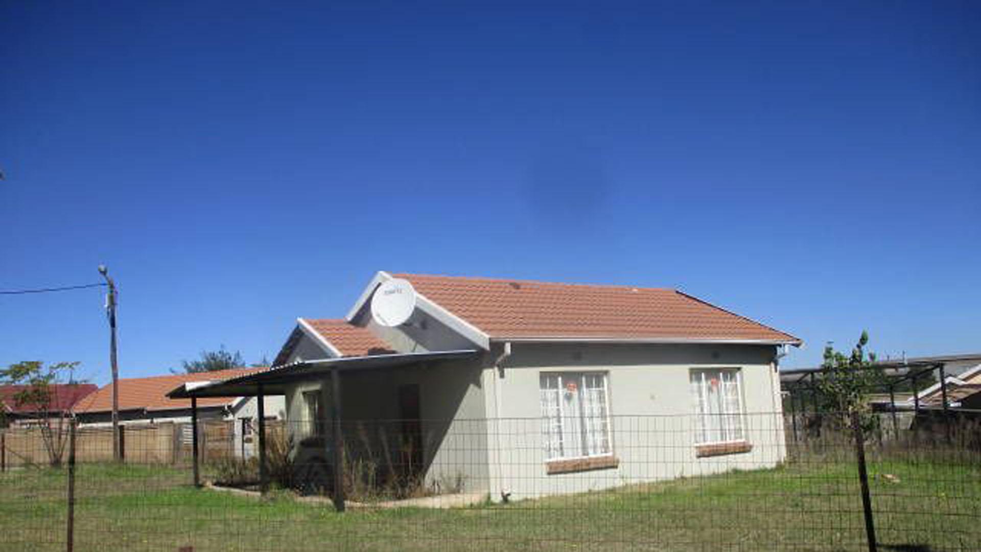 Front View of property in Middelburg (EC)