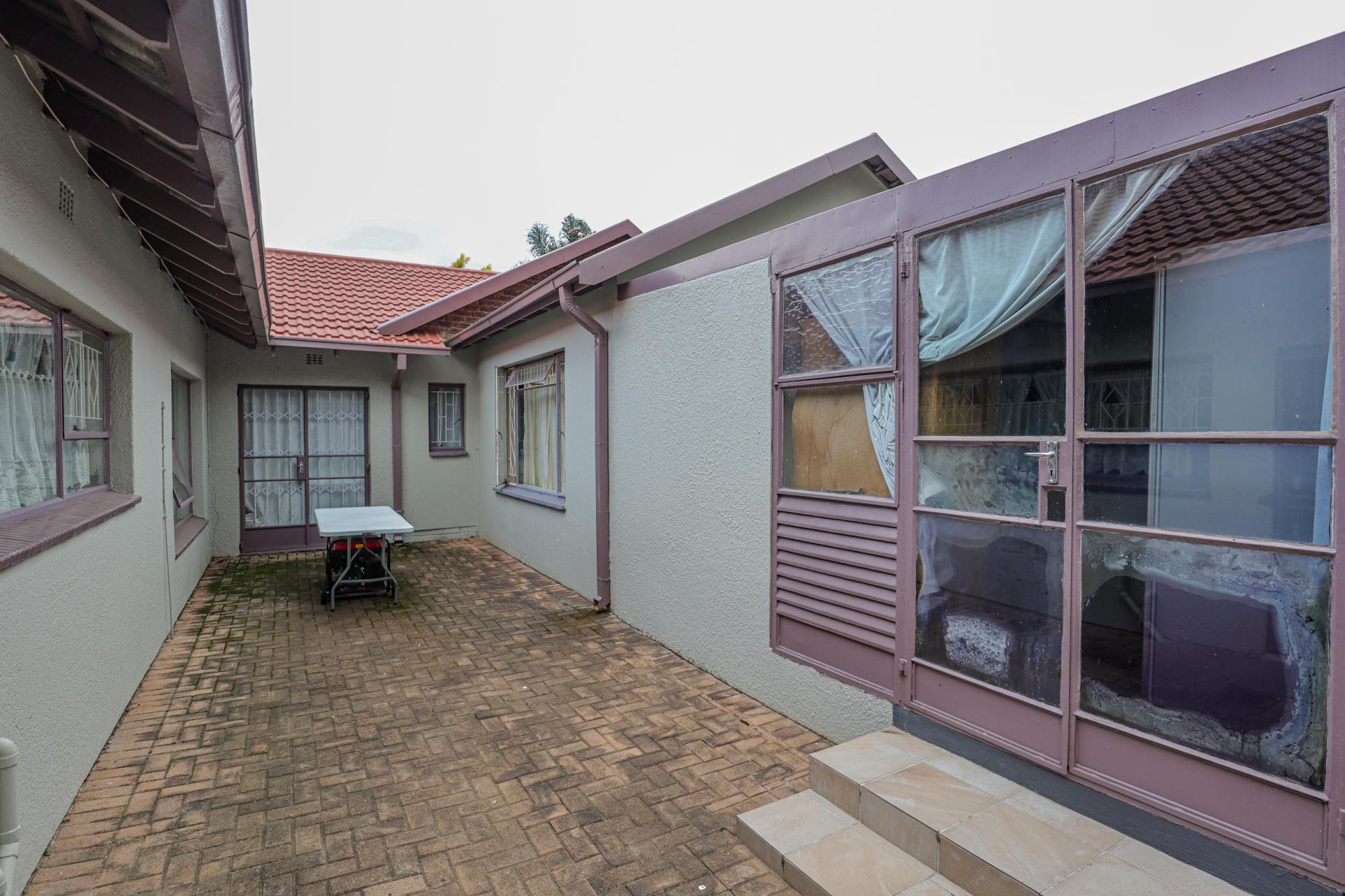 4 Bedroom House for Sale For Sale in Aston Manor MR541788