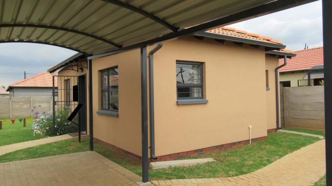 2 Bedroom House for Sale For Sale in Protea Glen - Private Sale - MR541834