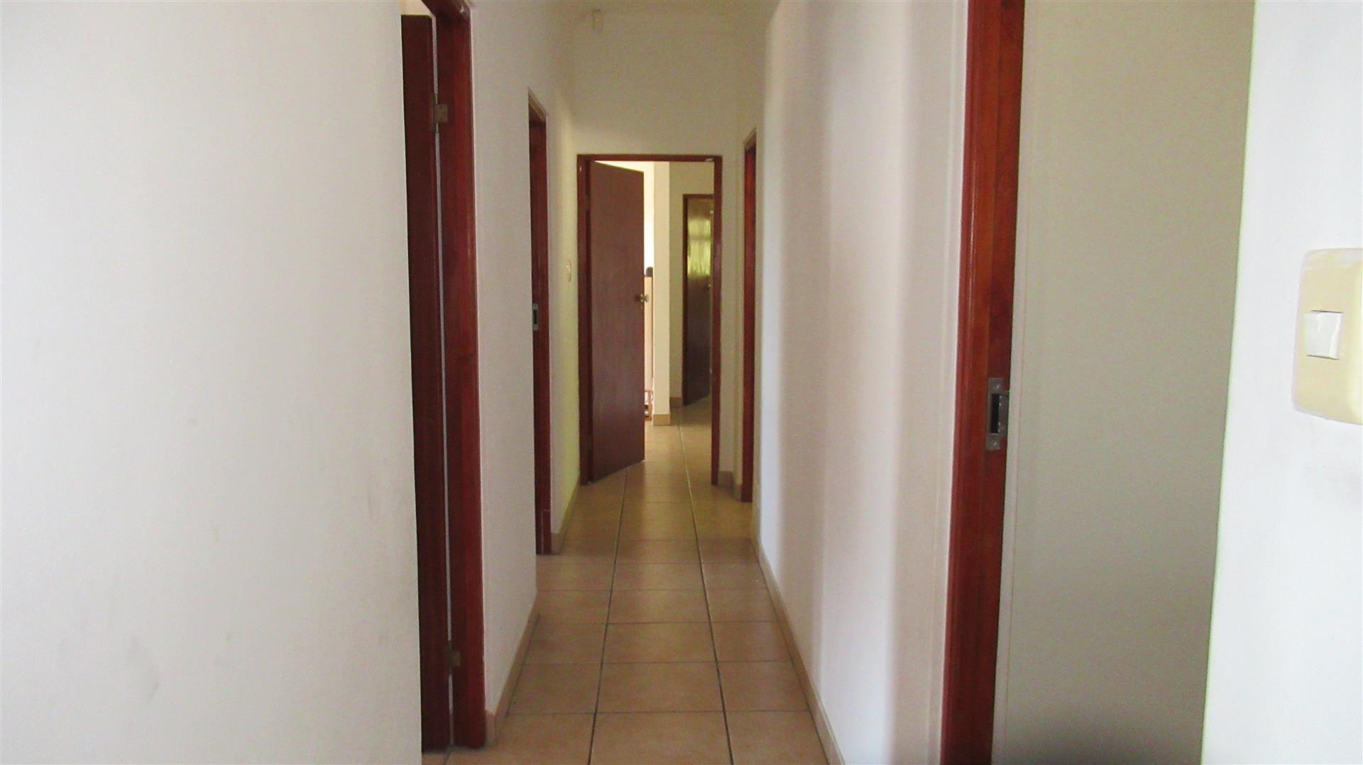 Spaces - 39 square meters of property in Hibberdene