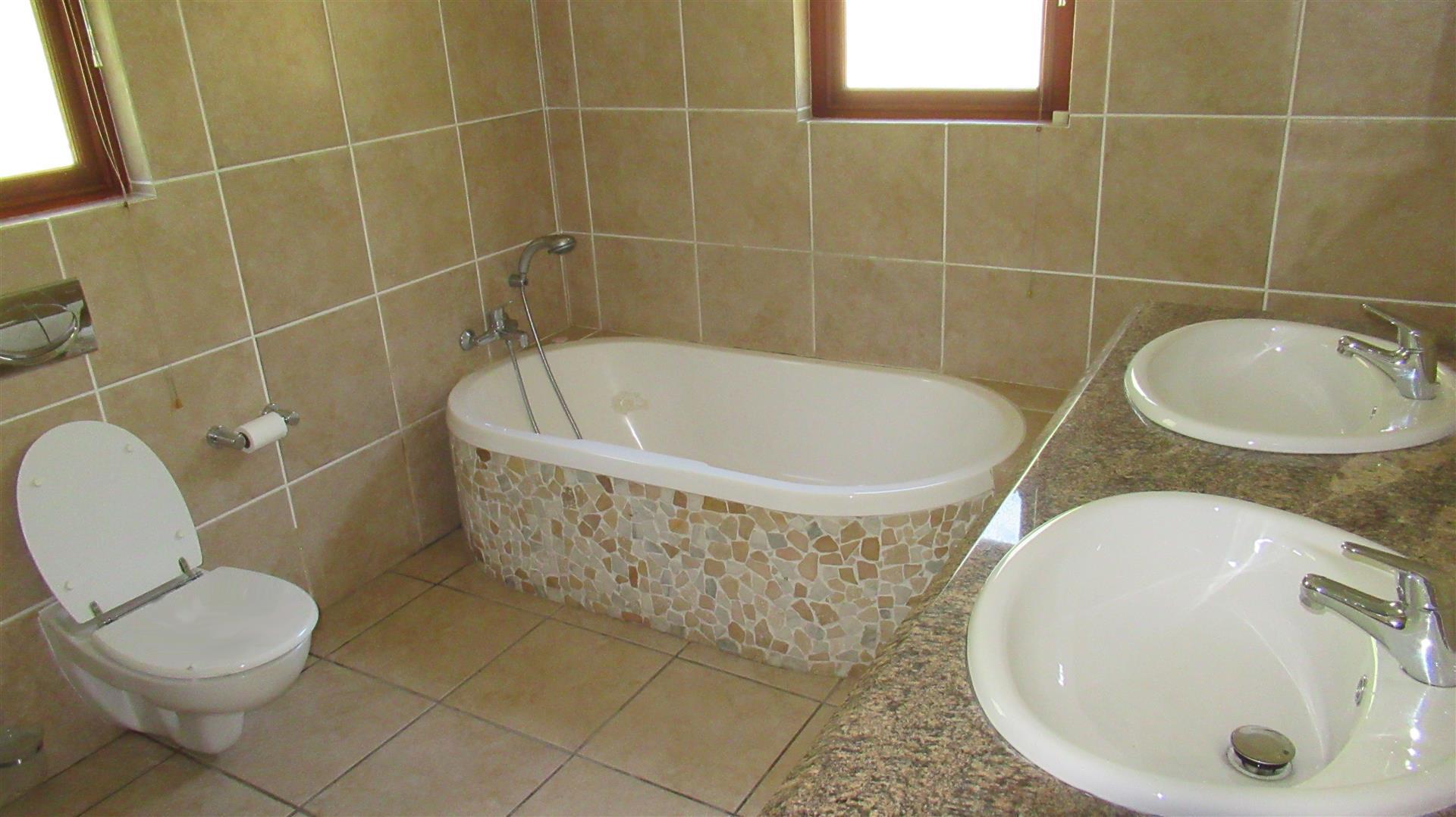 Main Bathroom - 9 square meters of property in Hibberdene