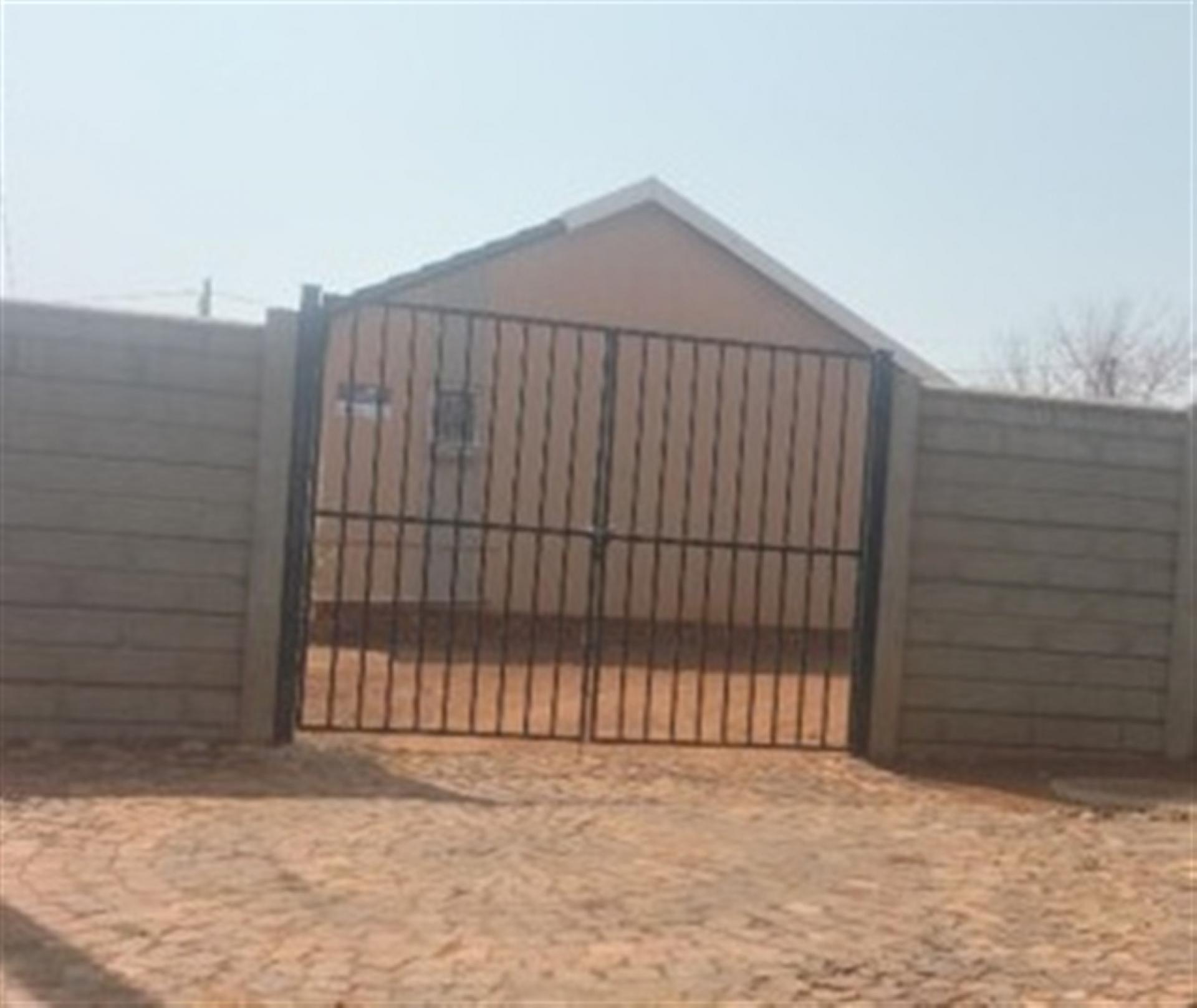 Front View of property in Savanna City