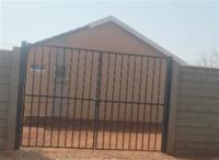 Front View of property in Savanna City
