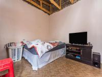 Bed Room 1 - 21 square meters of property in Protea Glen