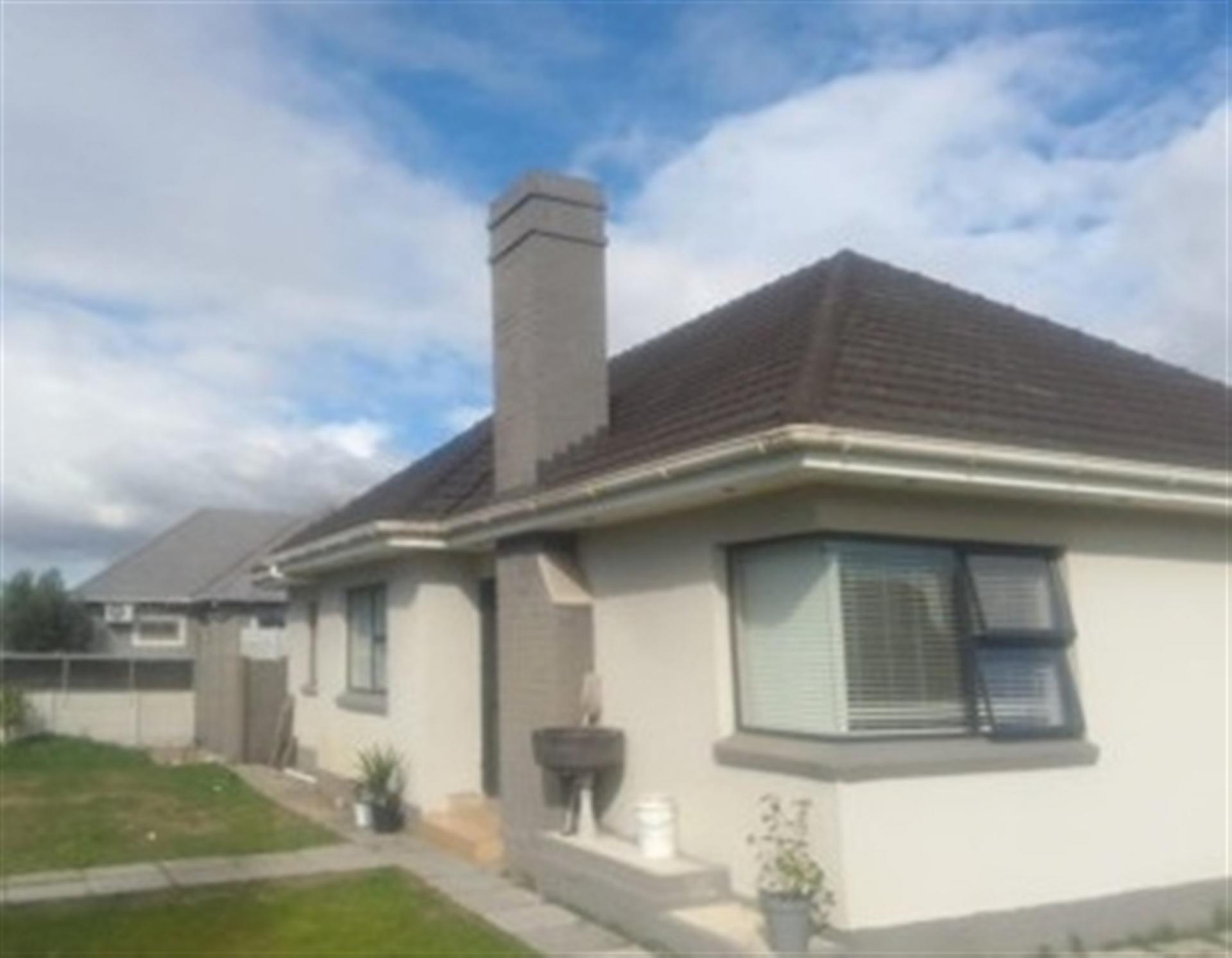 Front View of property in Thornton