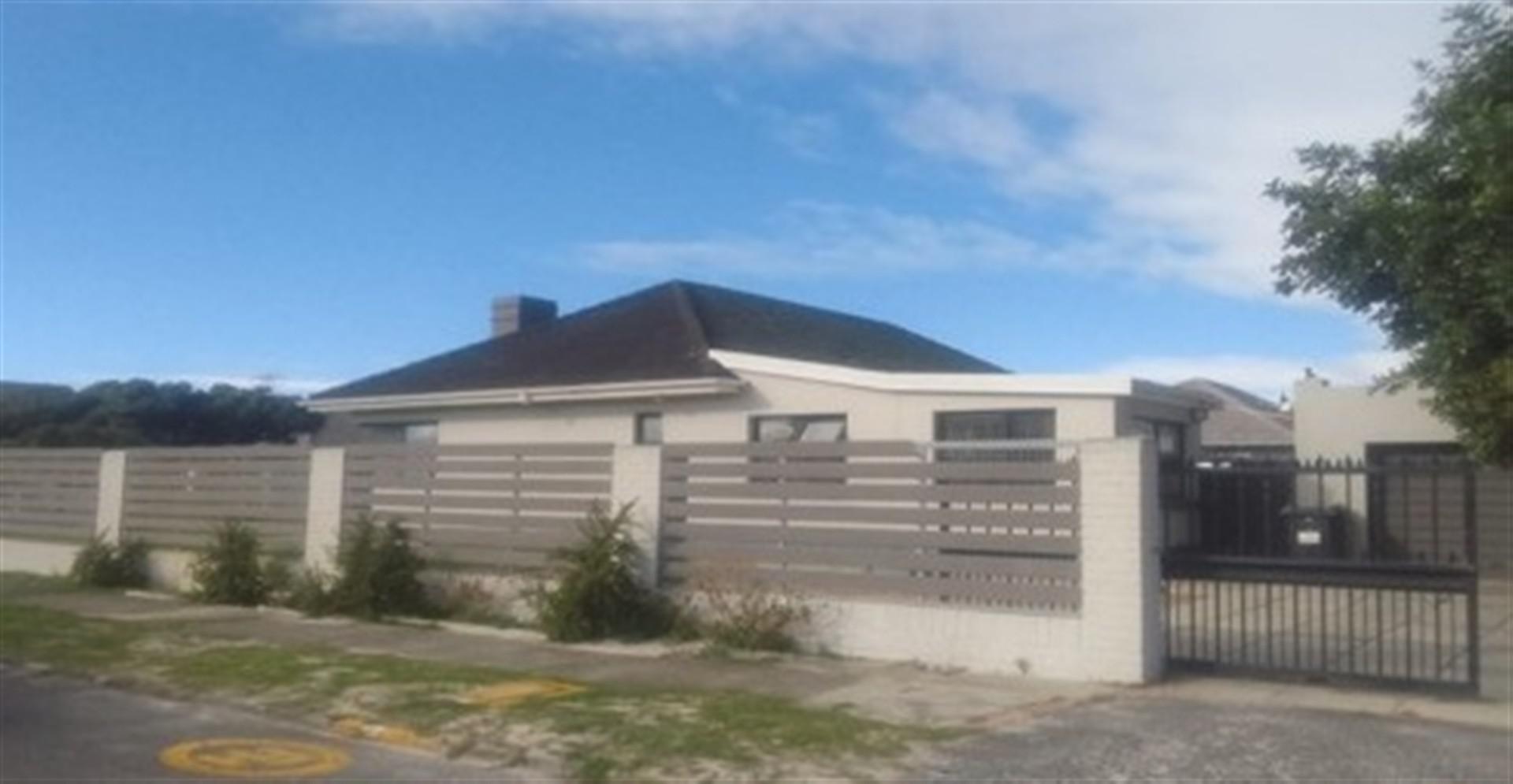 Front View of property in Thornton