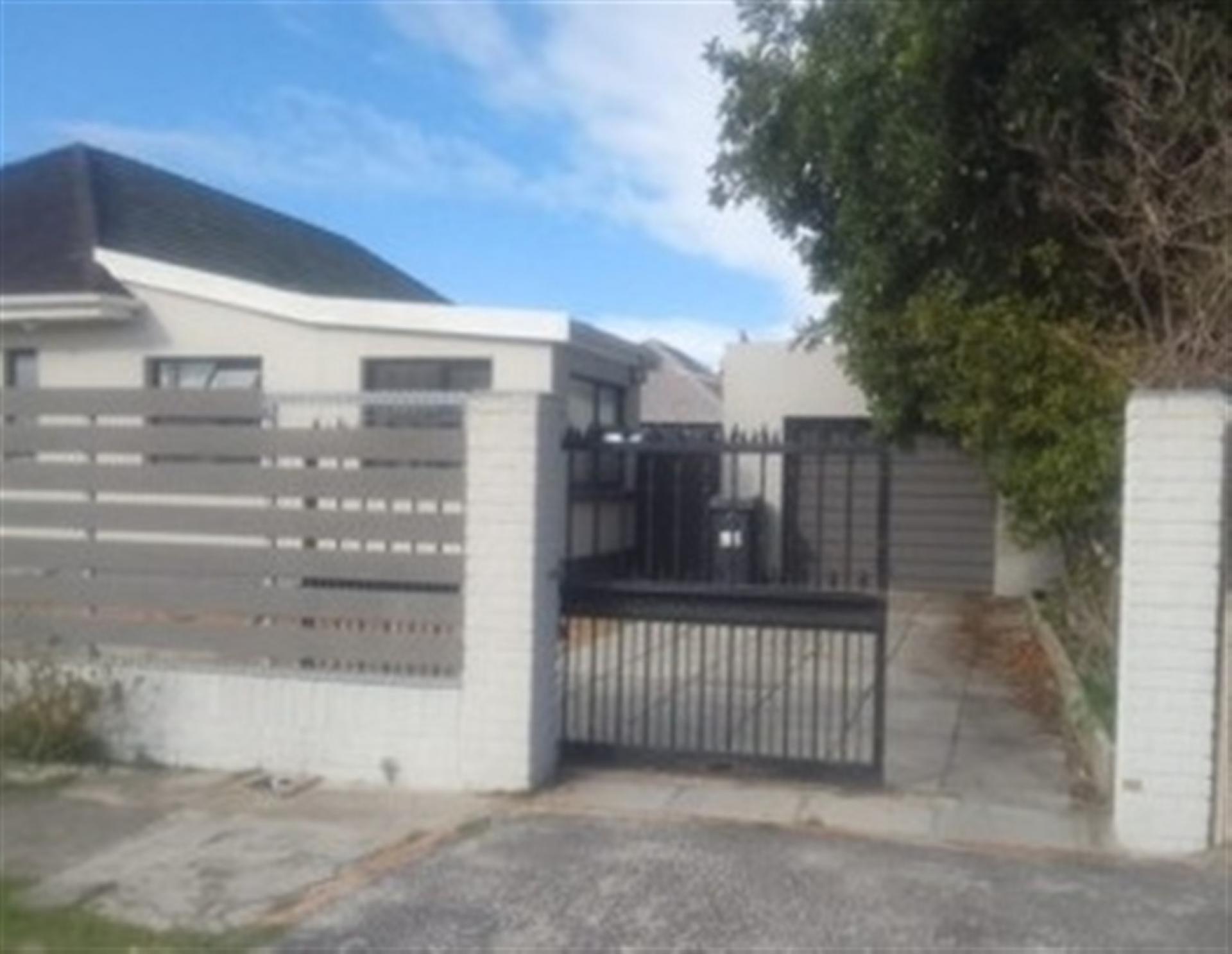 Front View of property in Thornton