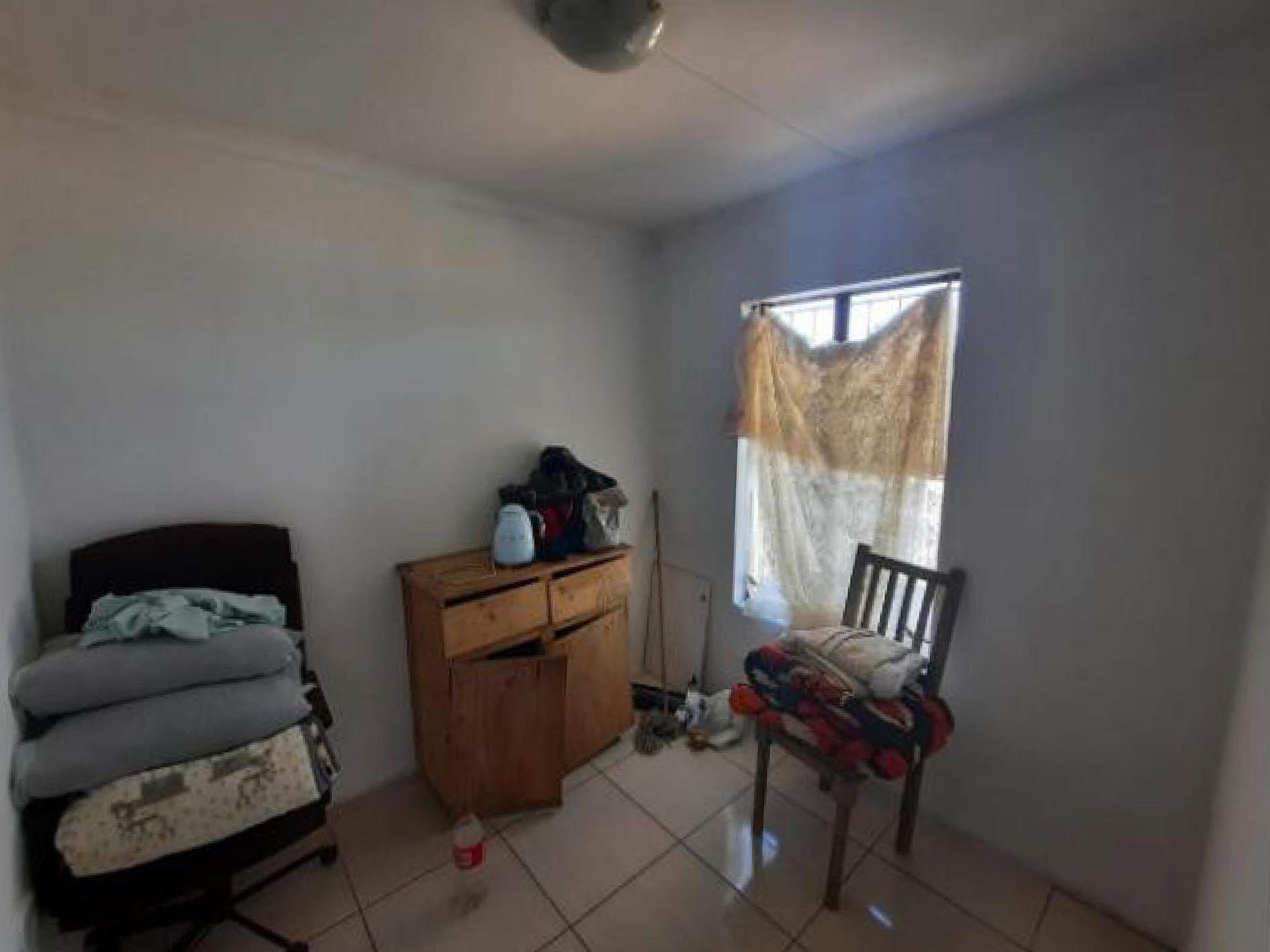 Bed Room 2 of property in Soshanguve East