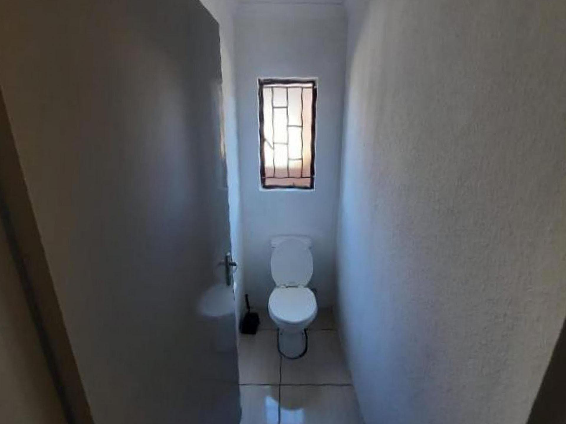 Bathroom 1 of property in Soshanguve East