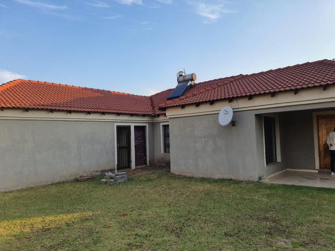 3 Bedroom House to Rent in Dawn Park Property to rent MR