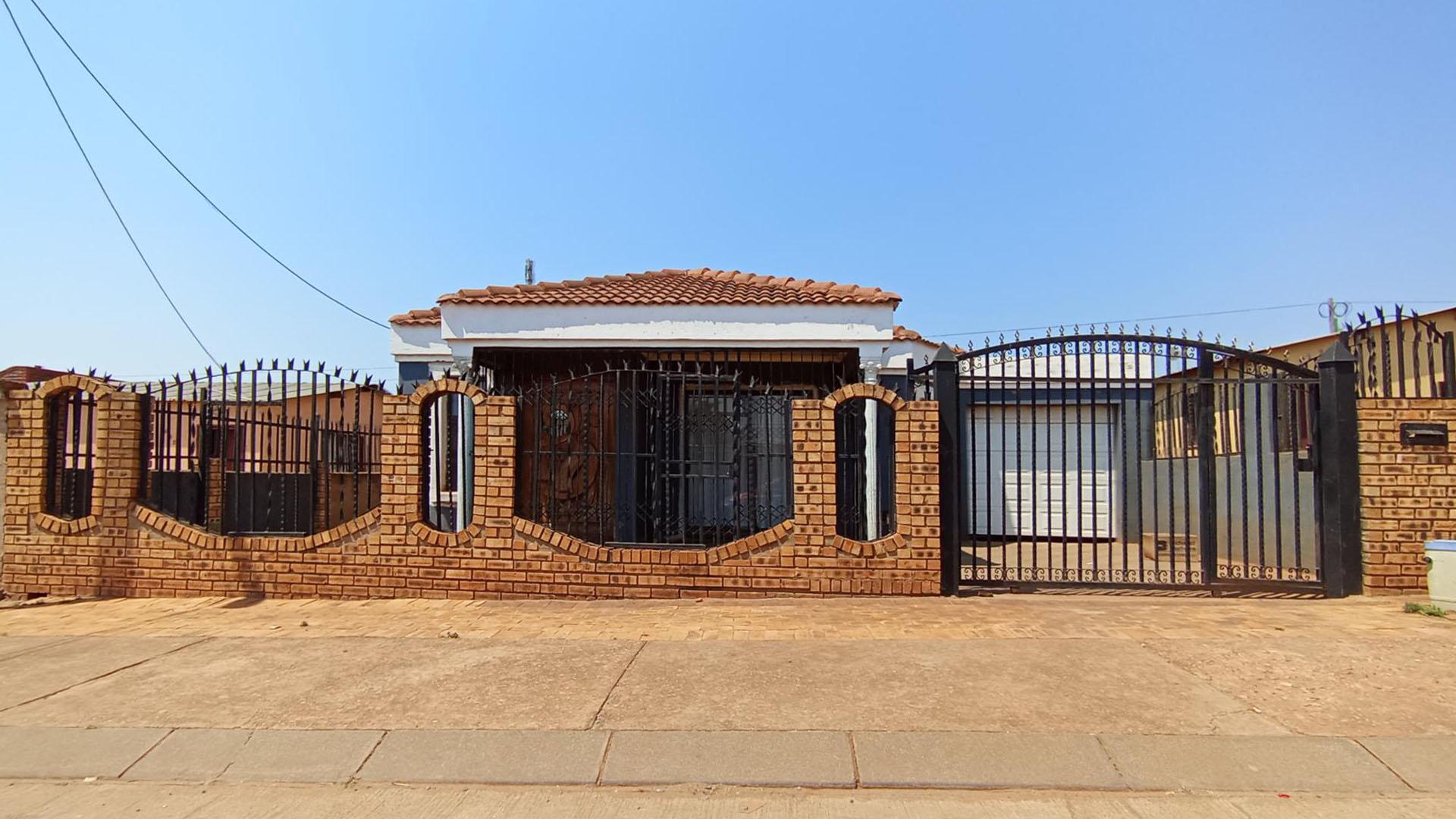 Front View of property in Atteridgeville