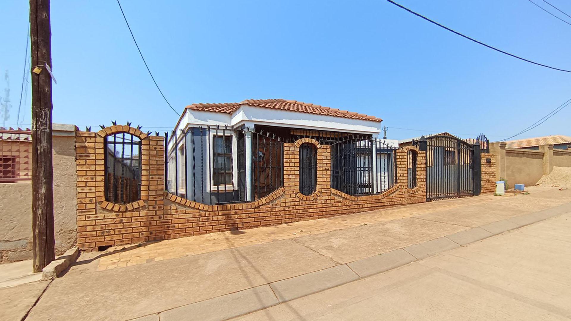 Front View of property in Atteridgeville