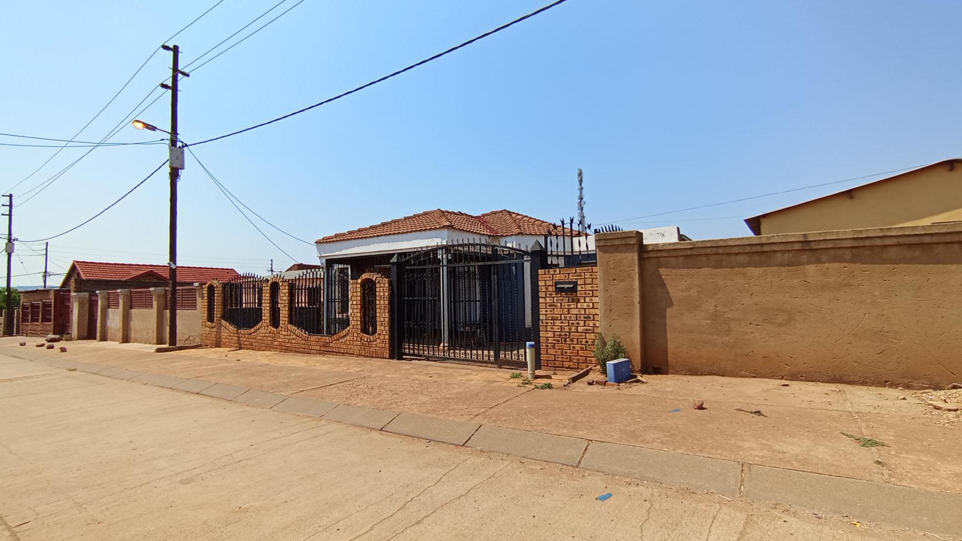 Front View of property in Atteridgeville