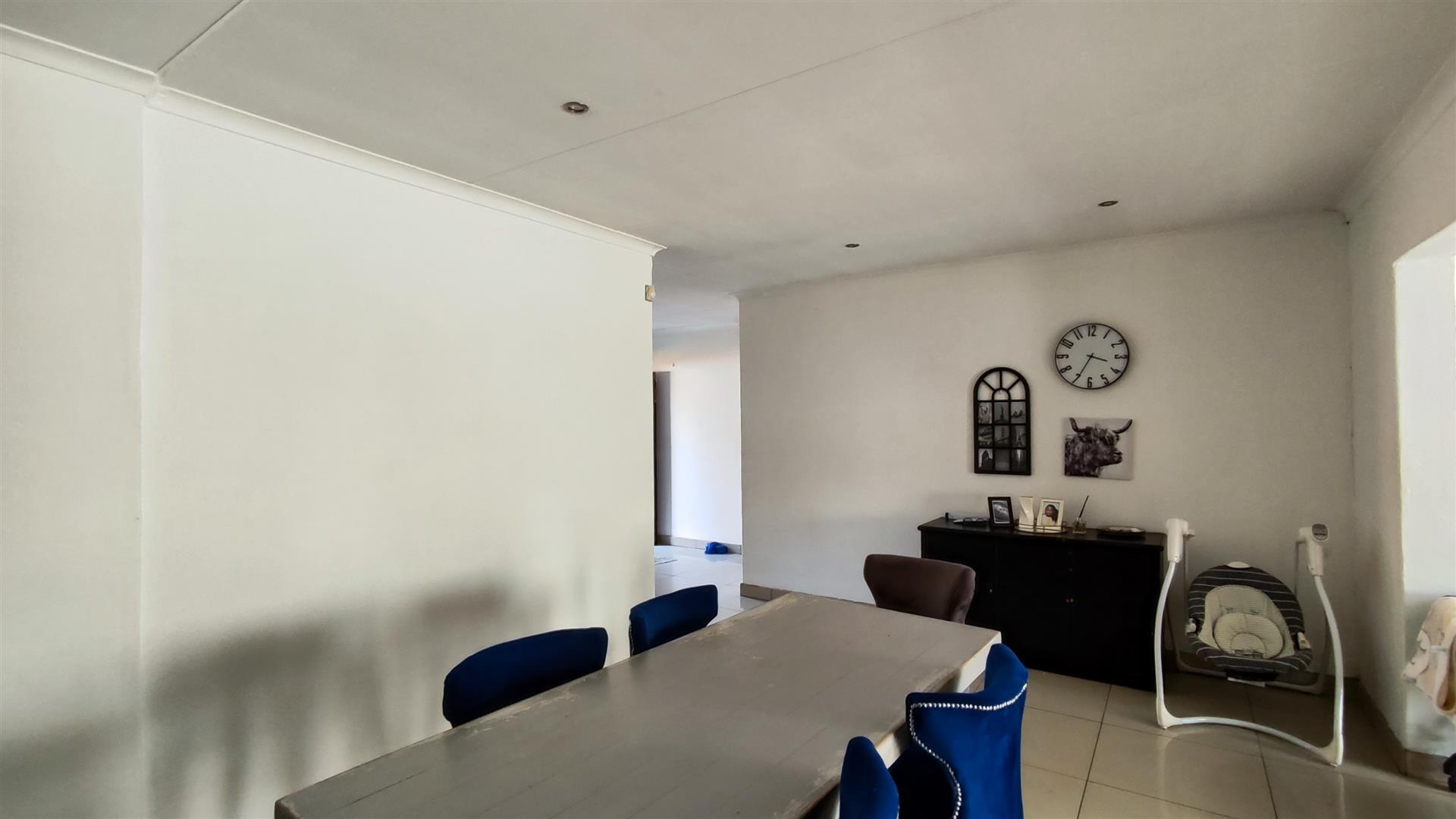 Dining Room - 15 square meters of property in Terenure