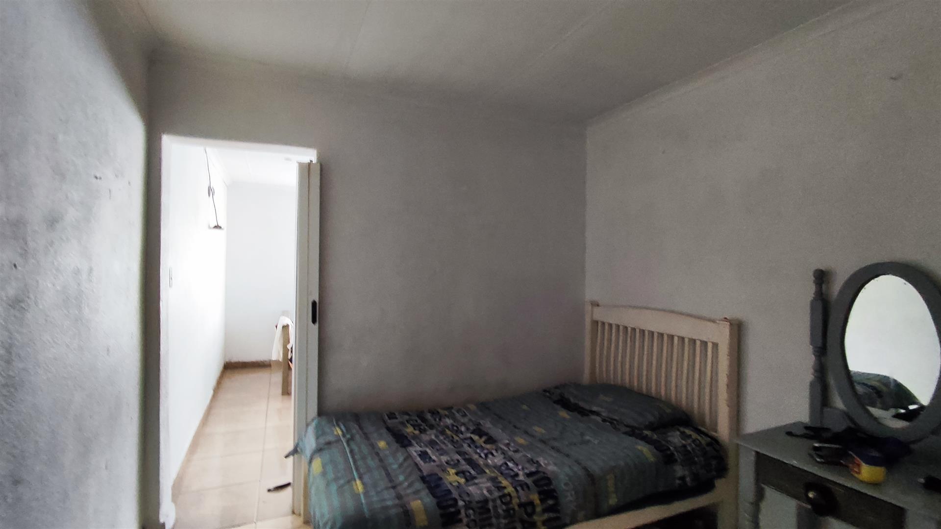 Bed Room 1 - 12 square meters of property in Terenure