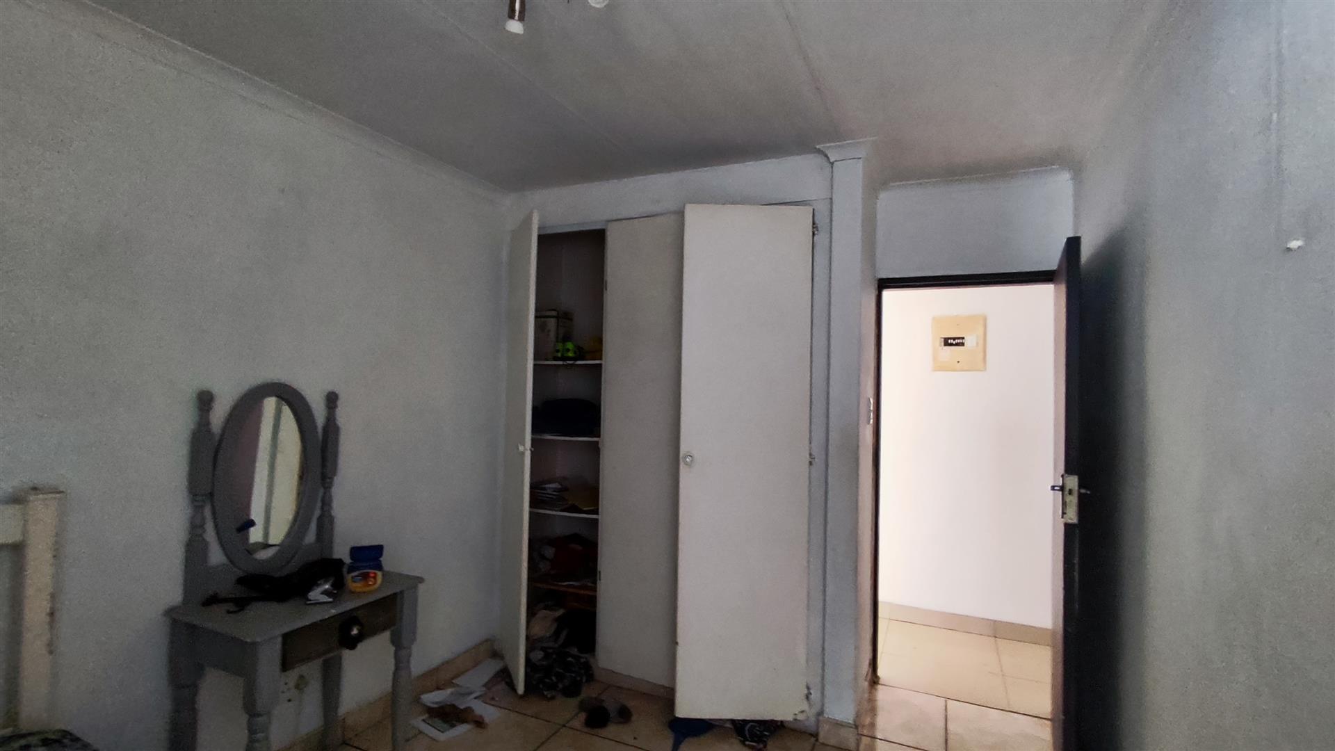 Bed Room 1 - 12 square meters of property in Terenure