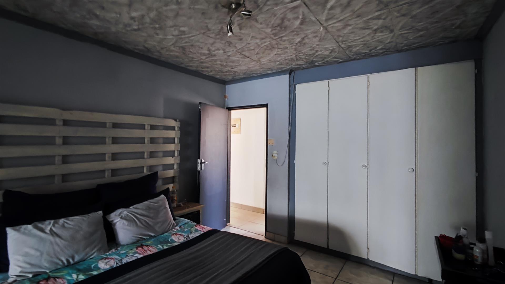 Main Bedroom - 14 square meters of property in Terenure