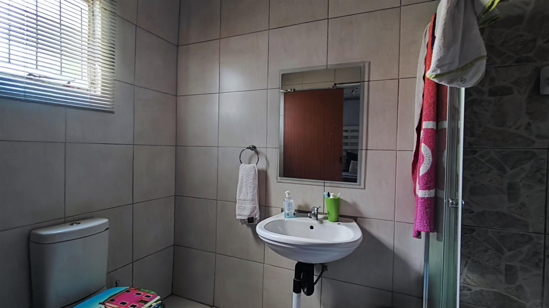 Main Bathroom - 7 square meters of property in Terenure