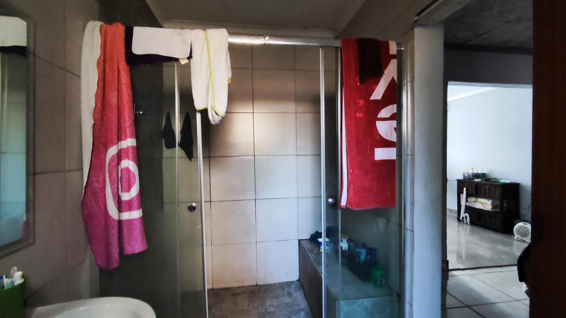 Main Bathroom - 7 square meters of property in Terenure