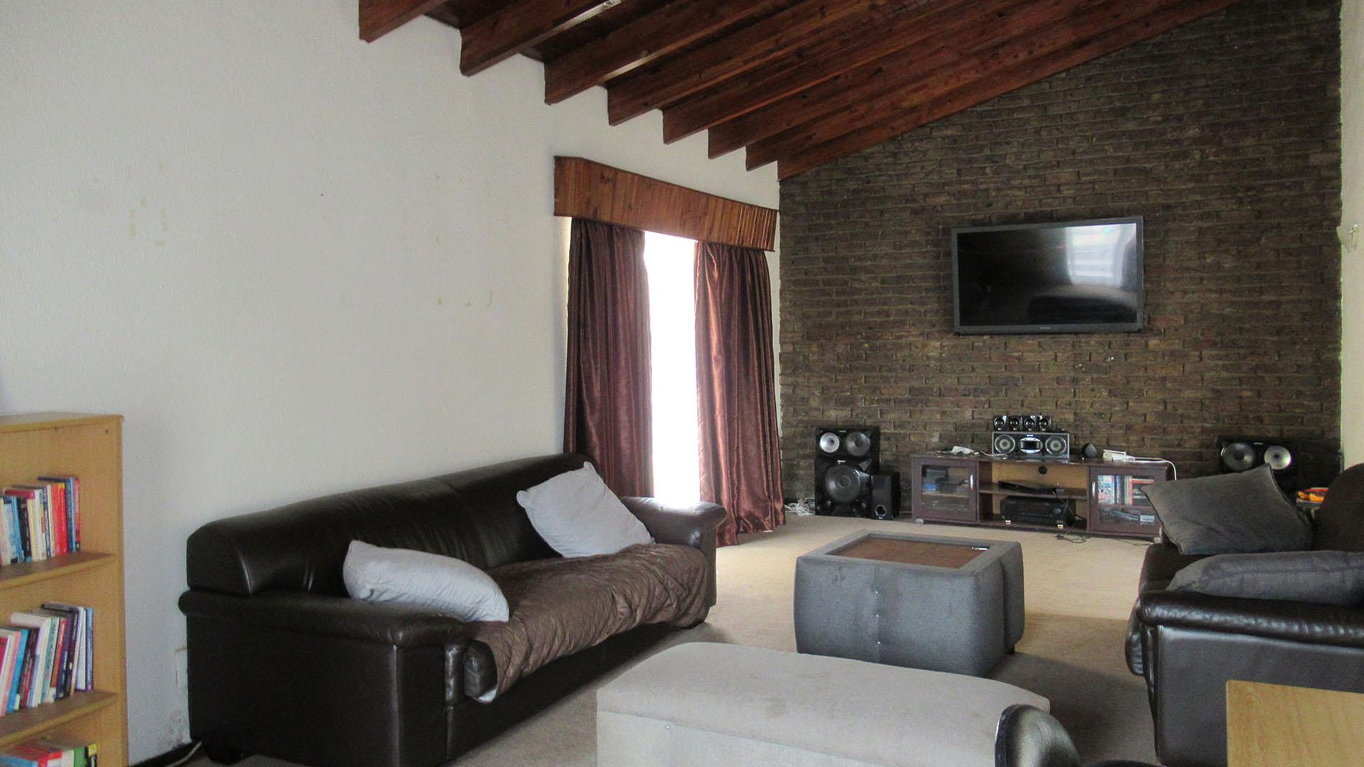 Lounges - 34 square meters of property in Roodepoort