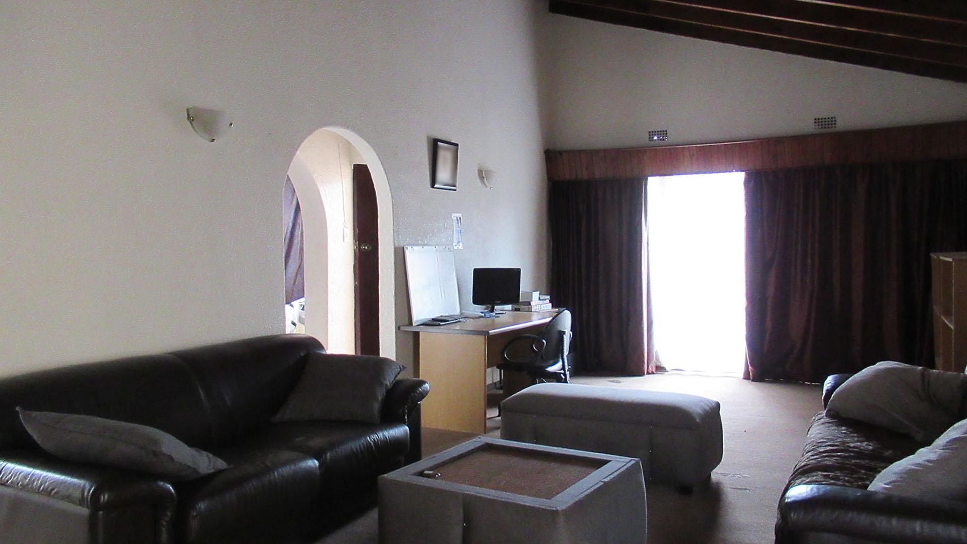 Lounges - 34 square meters of property in Roodepoort