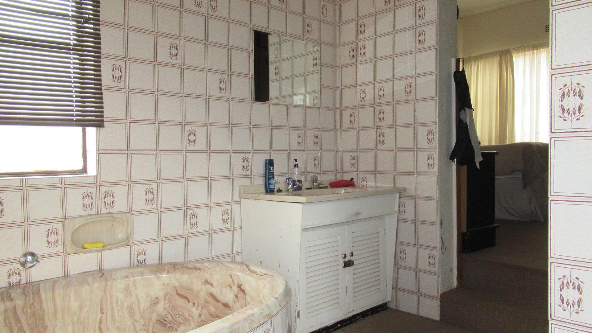 Main Bathroom - 8 square meters of property in Roodepoort