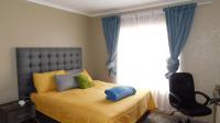 Main Bedroom - 18 square meters of property in Theresapark
