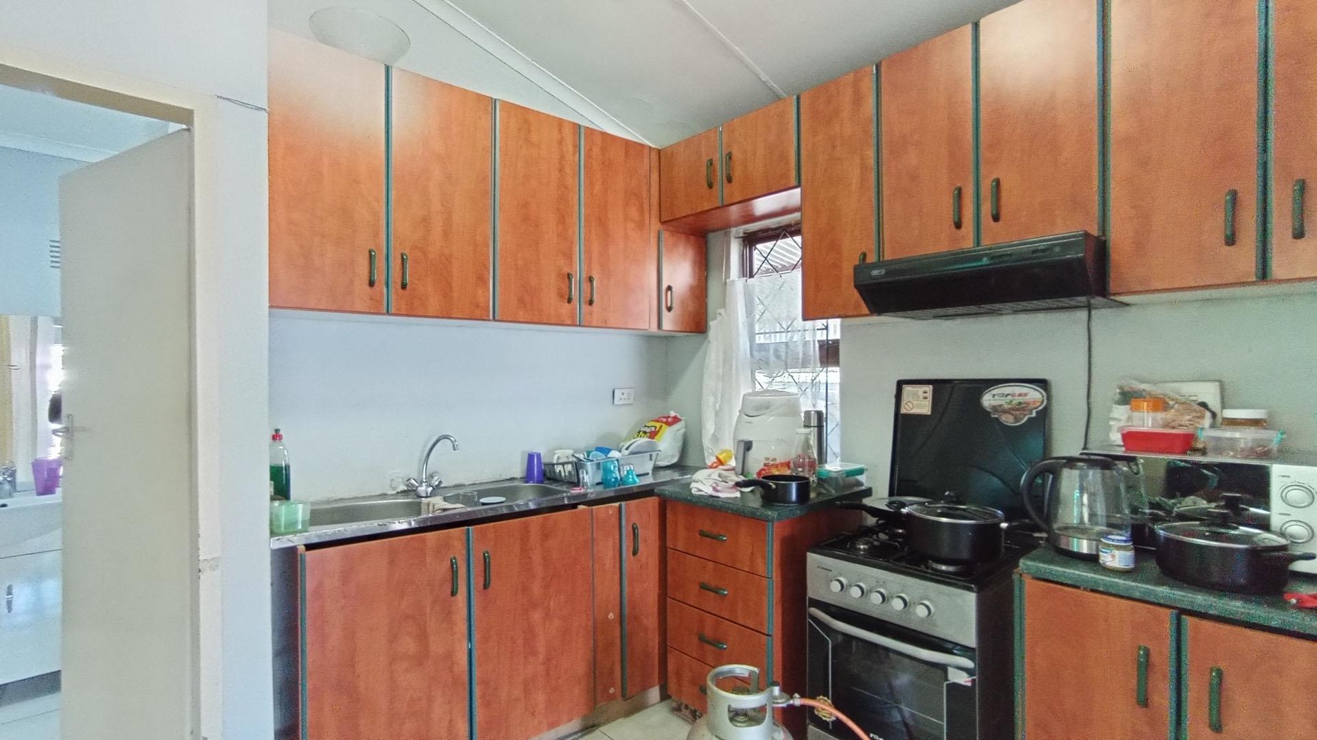 Kitchen - 11 square meters of property in Hillgrove
