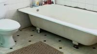 Bathroom 1 - 10 square meters of property in Steynsburg