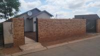 3 Bedroom 1 Bathroom House for Sale for sale in Protea Glen