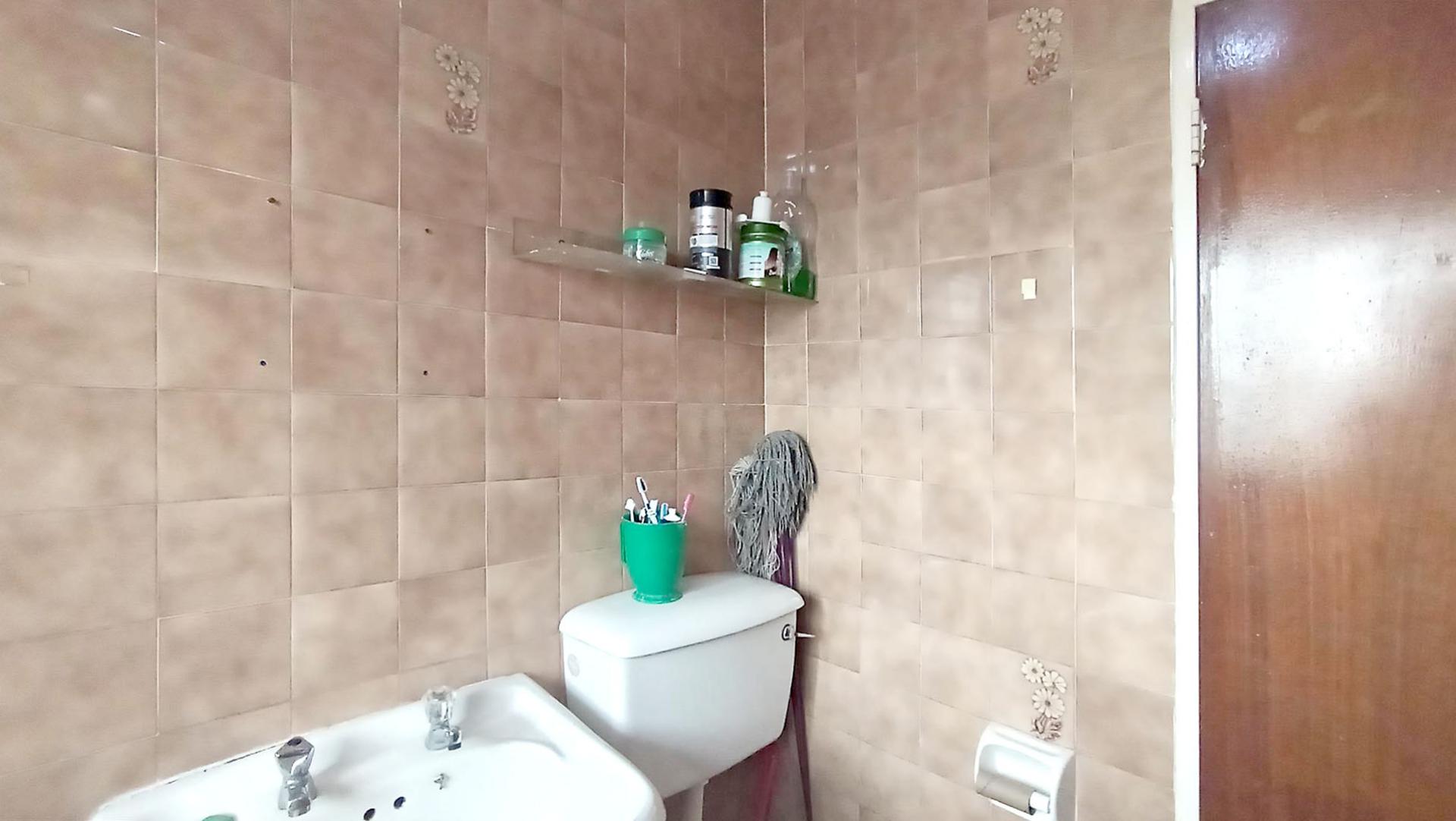 Bathroom 1 - 5 square meters of property in Vereeniging