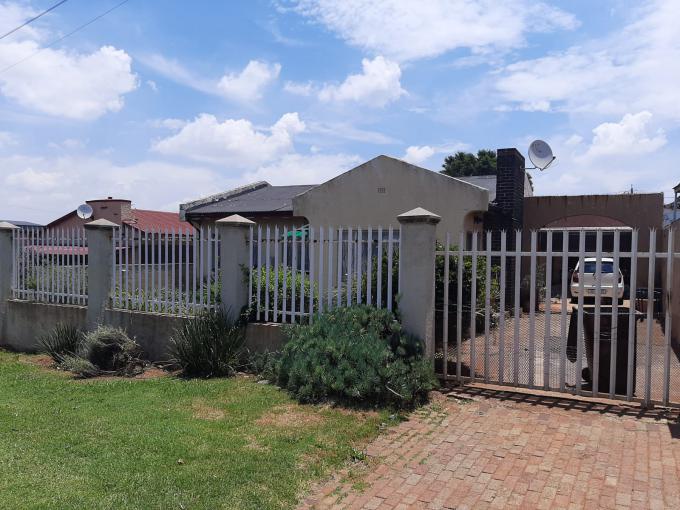 3 Bedroom House for Sale For Sale in Bosmont - MR542737