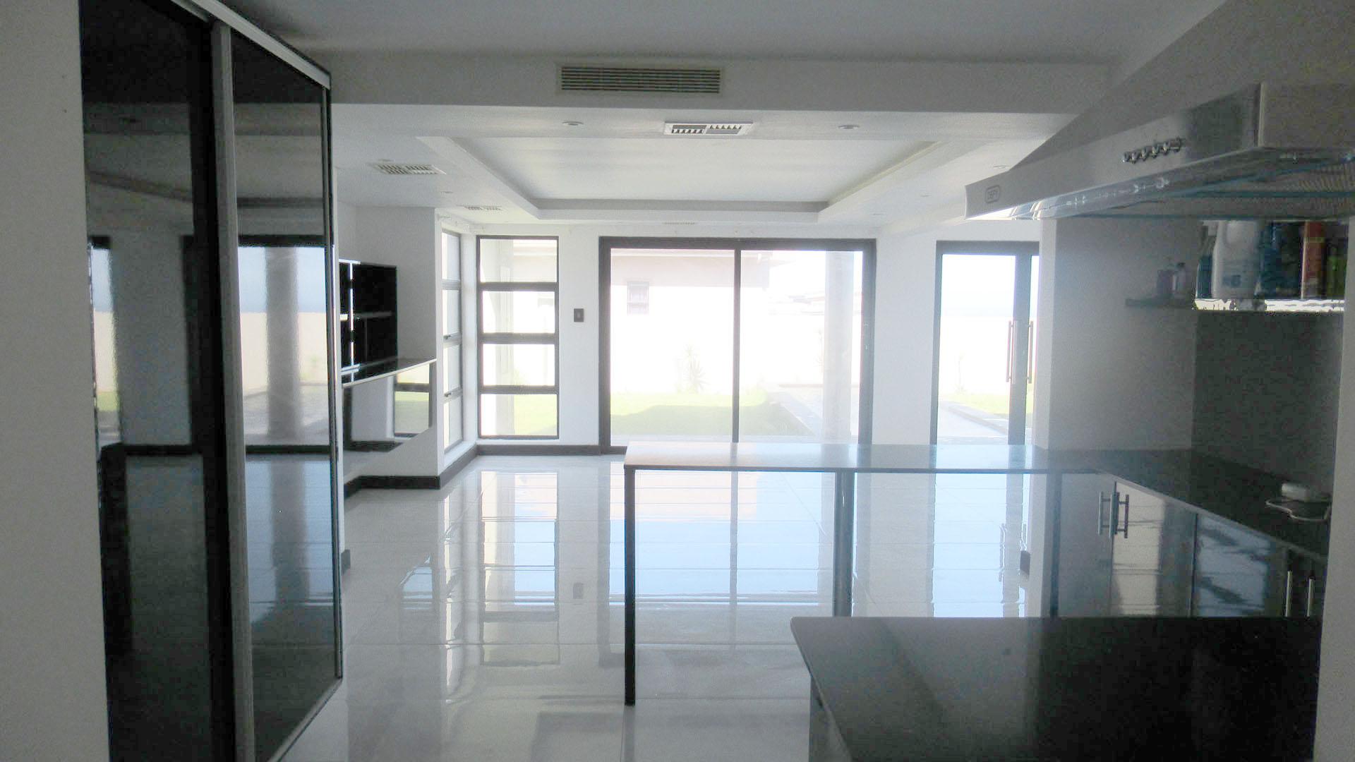 Kitchen - 26 square meters of property in Ballito