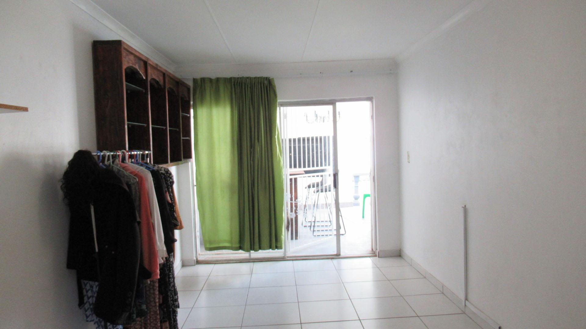 Bed Room 1 - 26 square meters of property in Kenmare