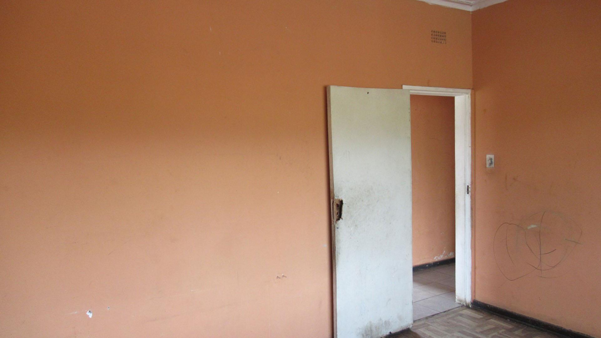 Main Bedroom - 15 square meters of property in Turffontein
