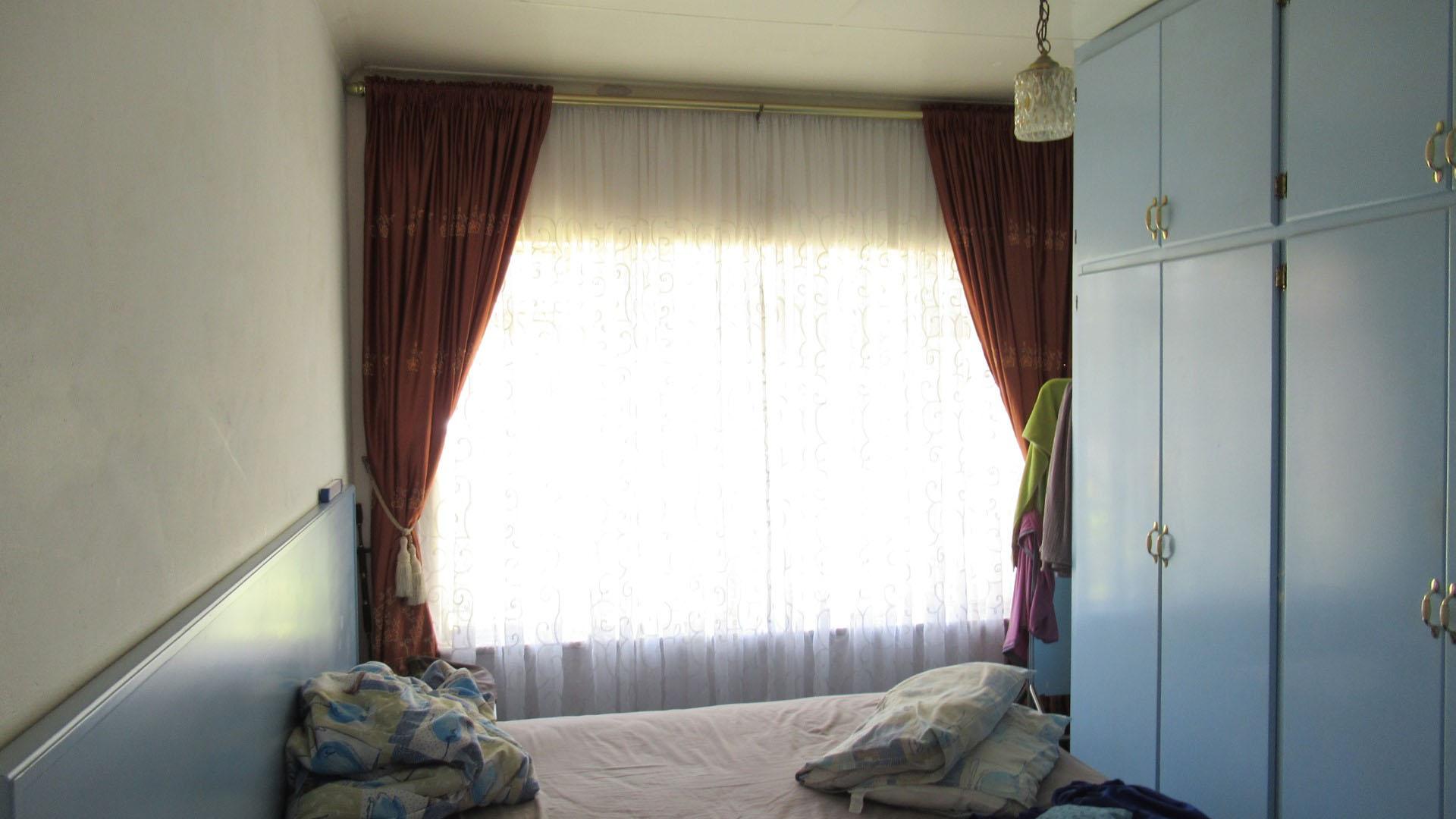 Main Bedroom - 14 square meters of property in Bakerton